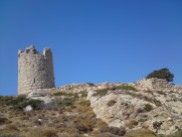 Ο πύργος του Δράκανου στο ανατολικότερο σημείο του νησιού.
